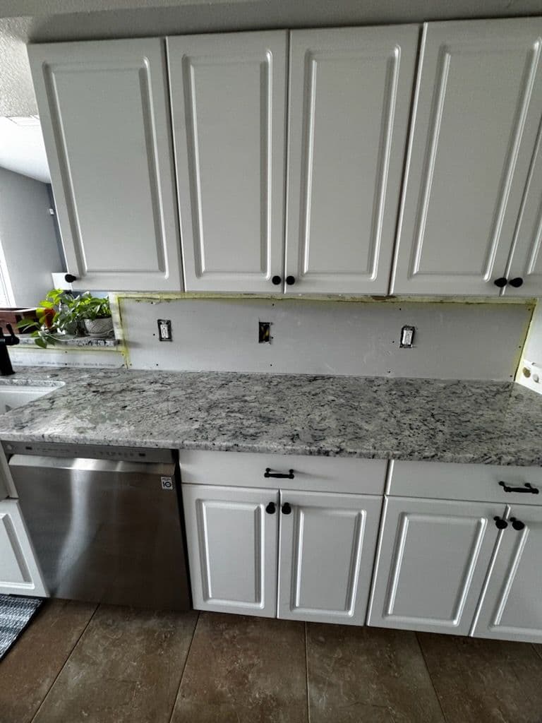 Gallery photos for Sleek White Kitchen Backsplash Transformation: Image #2